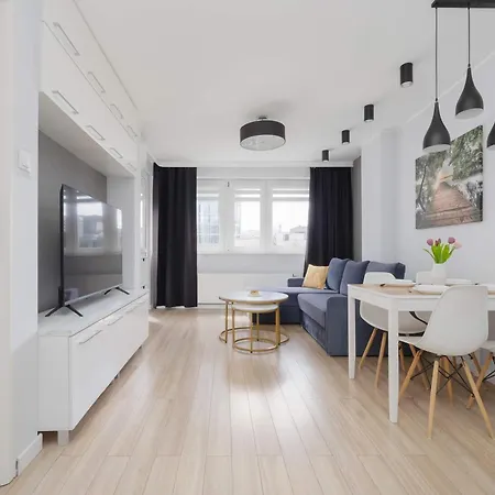 Air Conditioned In Strict Center With Balcony By Renters *