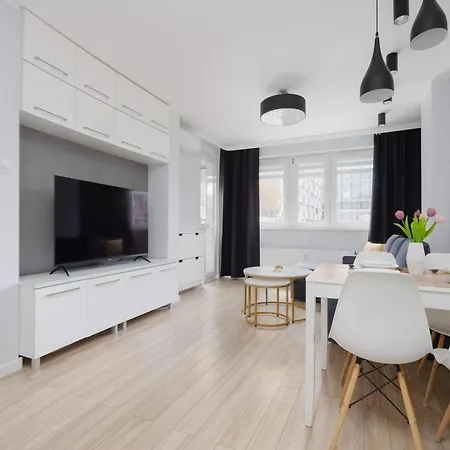 Air Conditioned In Strict Center With Balcony By Renters *