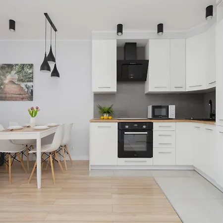 Air Conditioned In Strict Center With Balcony By Renters