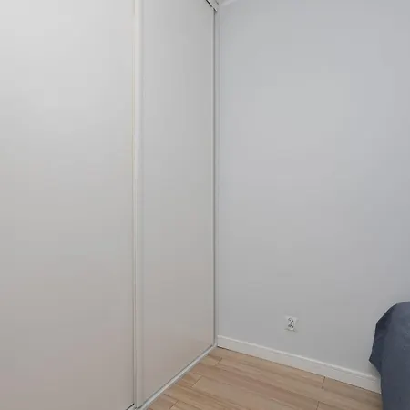 Air Conditioned In Strict Center With Balcony By Renters